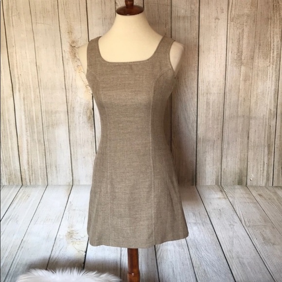Tan sheath style dress - Picture 2 of 7